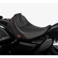 Sportovní sólo touring sedlo s kontrastním stehem - 52000751